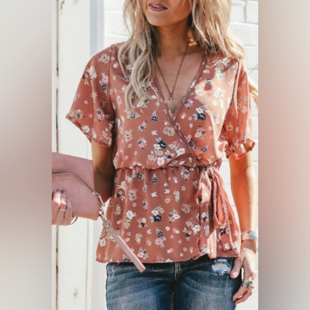 🌼5 for 30🌼 Love Tree: Women’s Floral Top. Size S
